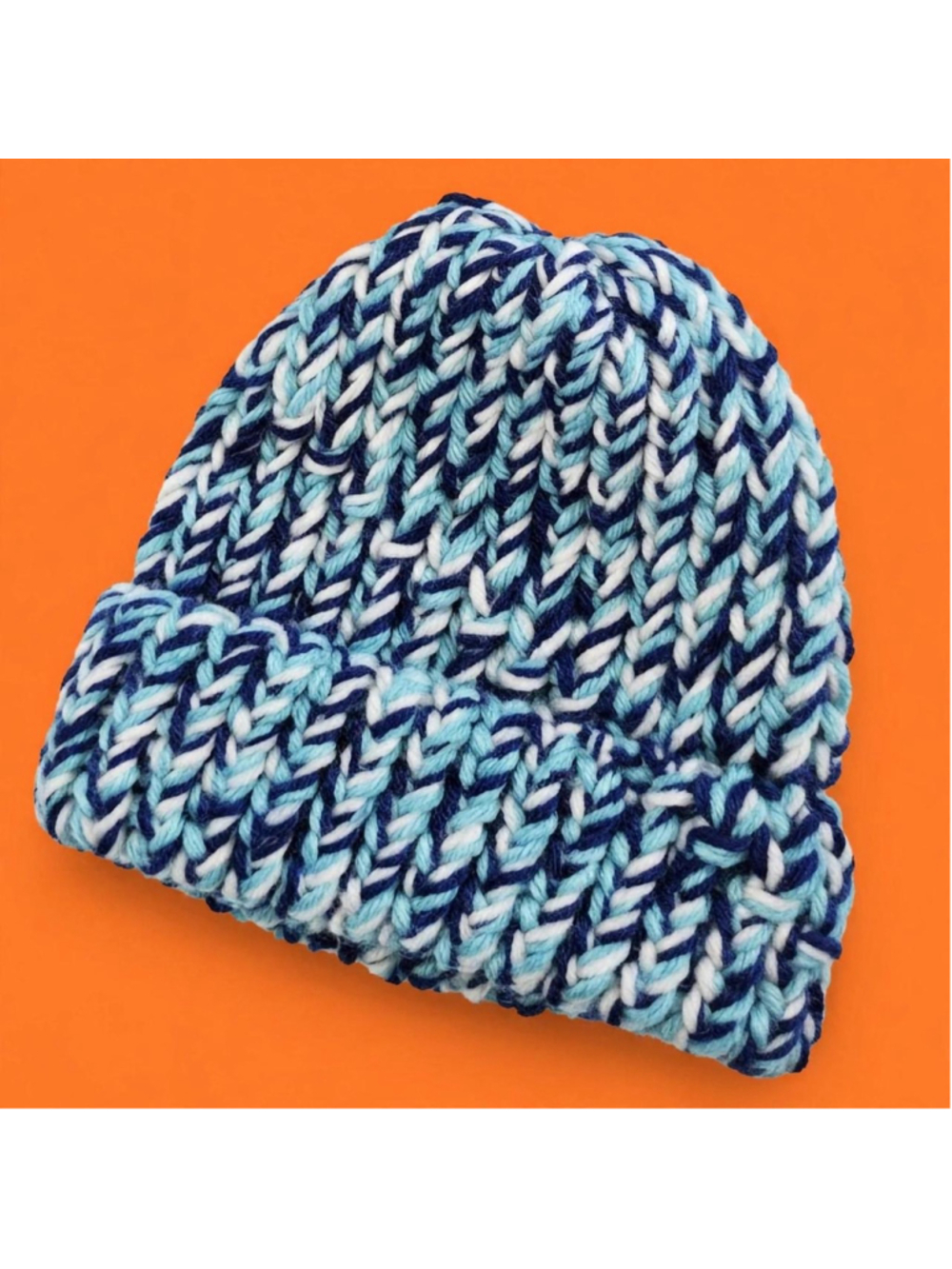 Blue, white and navy knit beanie with gradient effect #winteraccessories #cozy